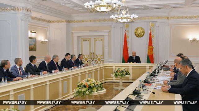 Лукашенко провел совещание по проекту декрета "О развитии цифровой экономики"