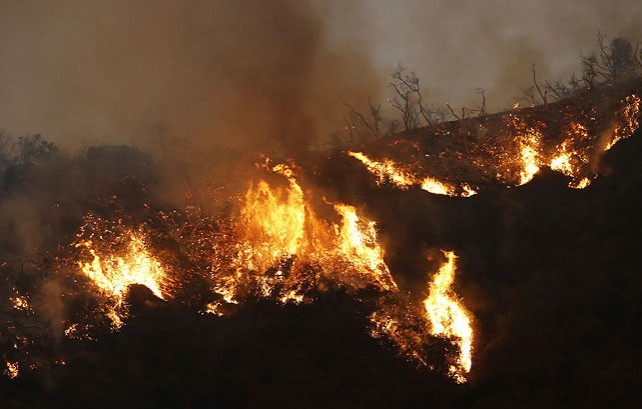 Лесные пожары продолжаются в Калифорнии