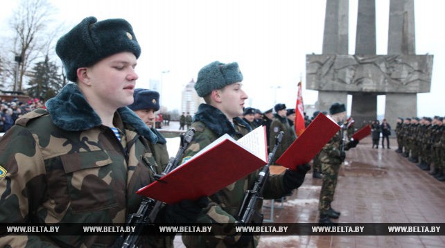 Новобранцы 103-й отдельной гвардейской воздушно-десантной бригады приняли присягу в Витебске