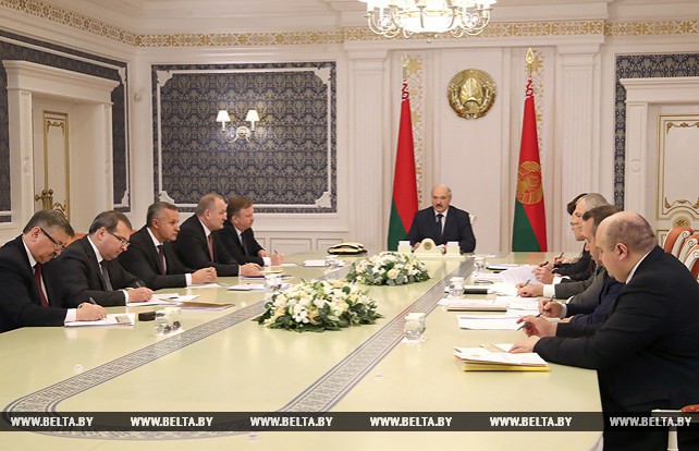 Лукашенко провел совещание о предлагаемых новых инструментах реструктуризации долговых обязательств в экономике