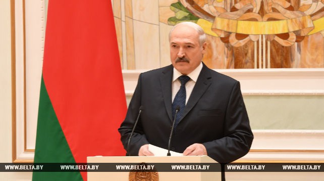 Александр Лукашенко вручил госнаграды