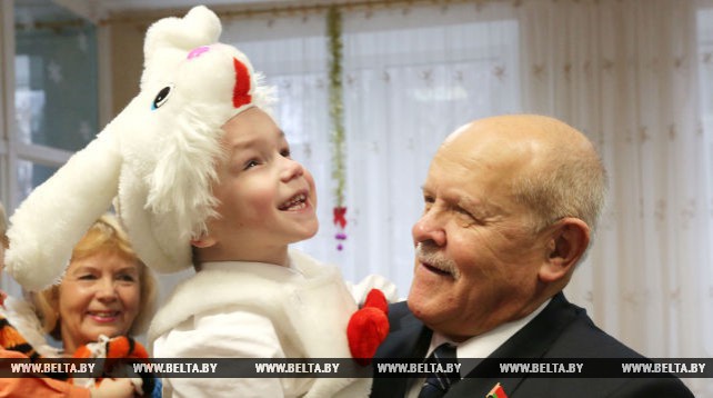 Анфимов принял участие в акции "Наши дети"