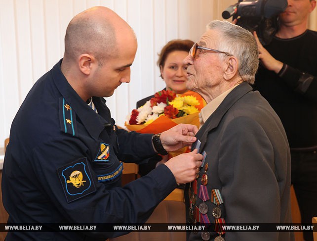 Медаль "За отвагу" вручили ветерану войны Максиму Застрелову