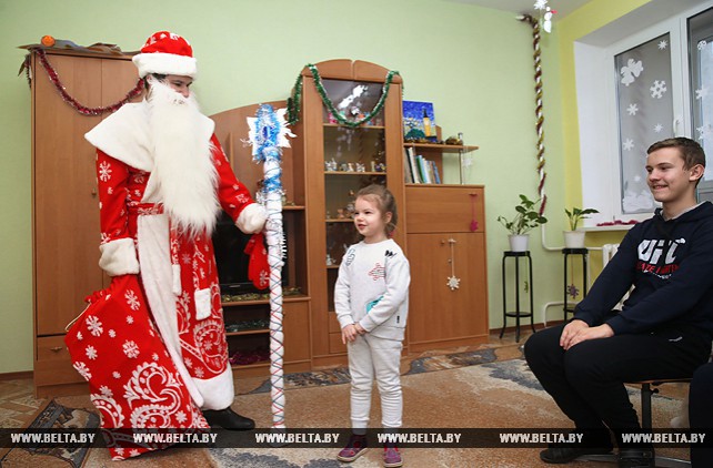 Депутат Палаты представителей вручил подарки в Могилевской областной детской больнице