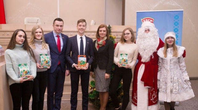 Гомельские школьники приняли участие в акции "Чудеса на Рождество" в Минске
