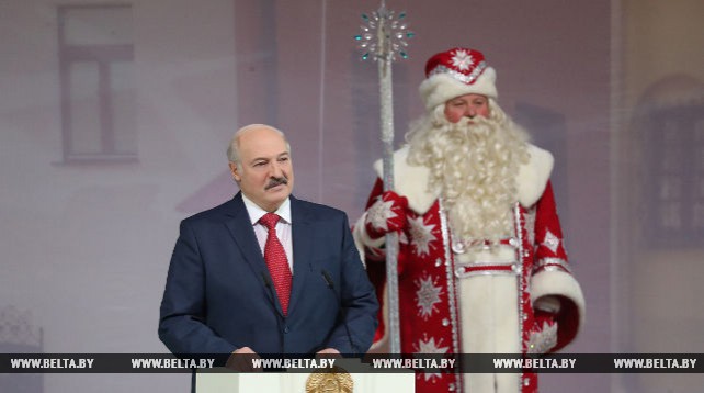 Лукашенко принял участие в новогоднем благотворительном празднике для детей в рамках акции "Наши дети"