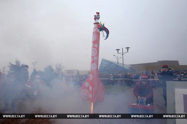 В Гродно запустили новогодние модели ракет