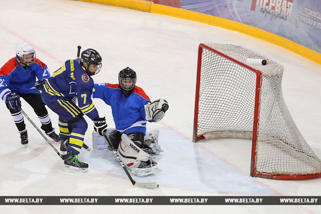 Хоккеисты "Медведя" и "Шахтера" сыграли в первом матче финального турнира "Золотая шайба"