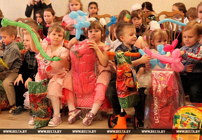 Воспитанники витебского детского дома получили подарки