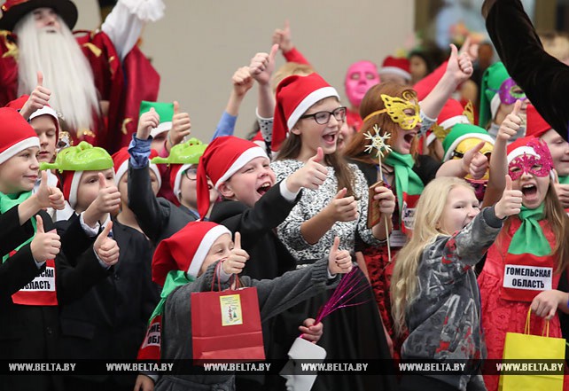 Новогодний праздник для детей прошел во Дворце Независимости