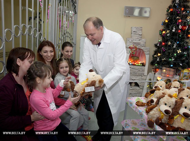 Новогодние подарки от Президента вручены пациентам Витебского областного клинического центра