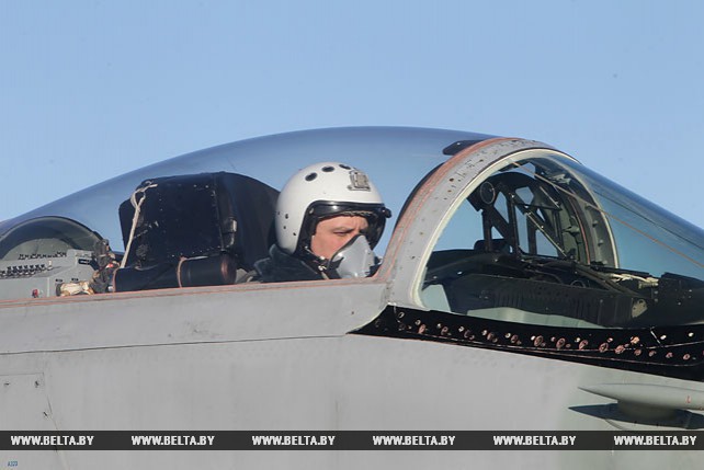 Плановые полеты на истребителях МиГ-29 проходят на 61-й авиабазе