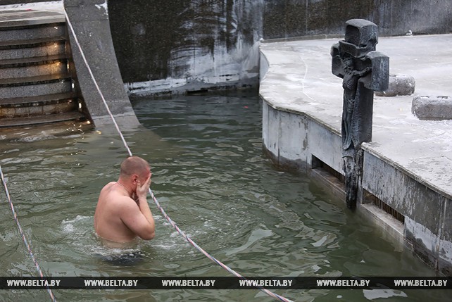 Крещенские купания проходят в Минске