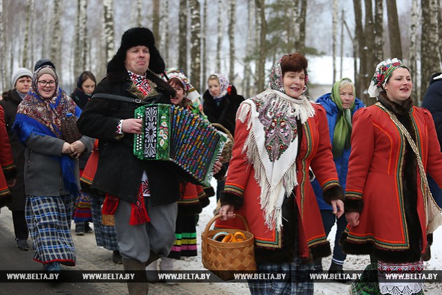Обряд "Тянуть Коляду на дуба" провели в Минской области