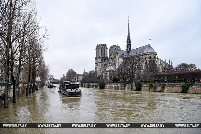Наводнение в Париже в эти выходные достигло своего пика