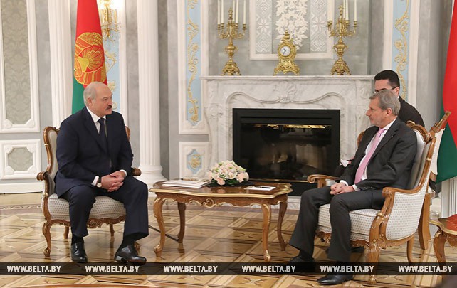 Лукашенко встретился с Еврокомиссаром Ханом