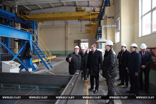Калинин посетил Бобруйский завод крупнопанельного домостроения