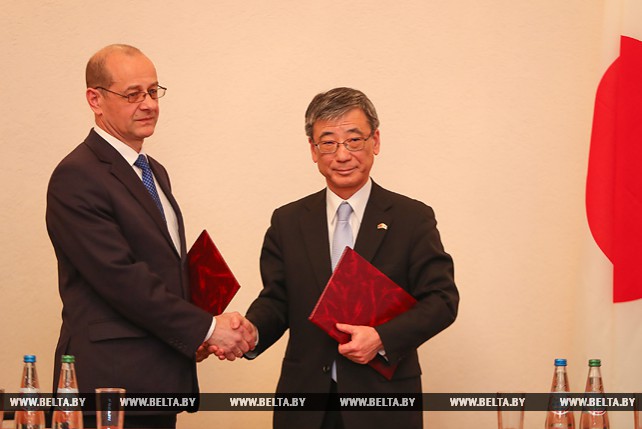 Церемония подписания контрактов по программе правительства Японии "Корни травы" прошла в Минске