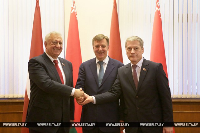 Мясникович и Пирштук встретились с премьер-министром Латвии