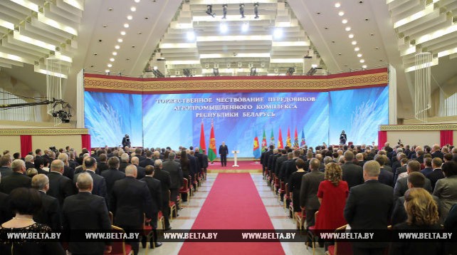 Лукашенко принял участие в церемонии вручения госнаград лучшим работникам АПК