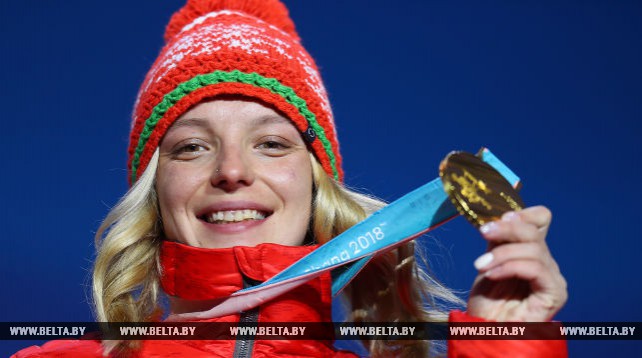 Анне Гуськовой вручена золотая олимпийская медаль за победу в лыжной акробатике
