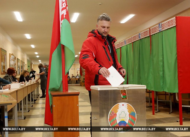 Голосование на избирательных участках в Гродно
