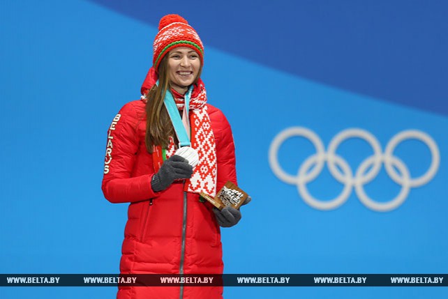 Белорусской биатлонистке Дарье Домрачевой вручена серебряная олимпийская медаль