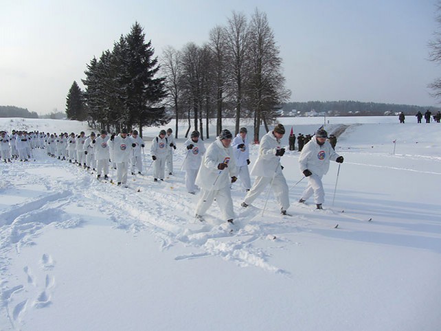 Лыжный переход в честь 100-летия ВС организовали десантники Беларуси и России