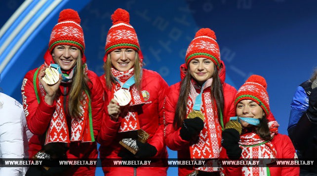 Белорусским биатлонисткам вручены золотые олимпийские медали