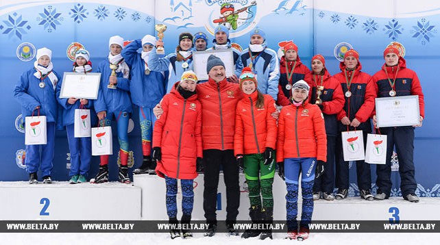 Лукашенко вручил награды победителям и призерам "Снежного снайпера"