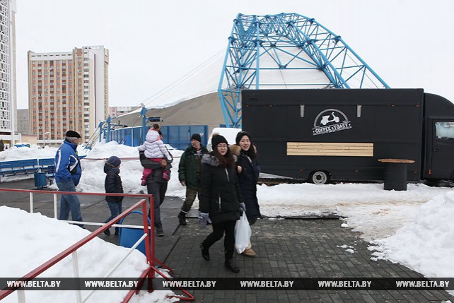 Ледовый каток по ул. Головацкого в Гомеле закрыт для проверки безопасности