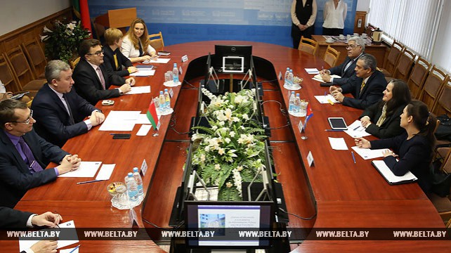 Ректор академии управления при Президенте Беларуси Марат Жилинский встретился с представителями правительства Кубы