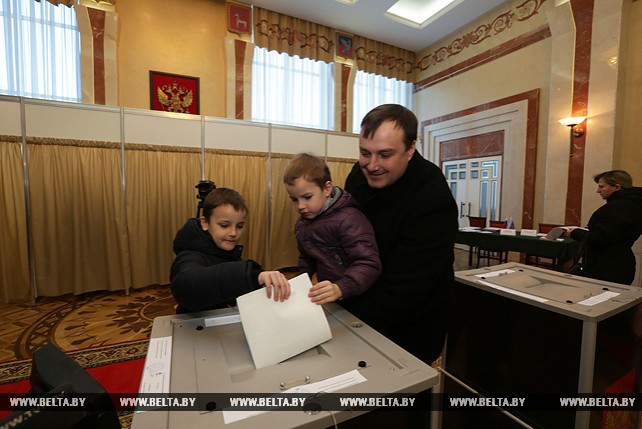 Россияне активно голосовали на избирательных участках в Беларуси