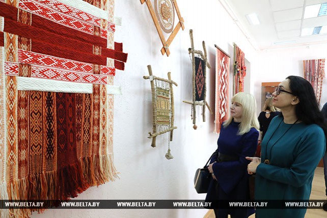 Выставка поясов и оберегов открылась в Витебске
