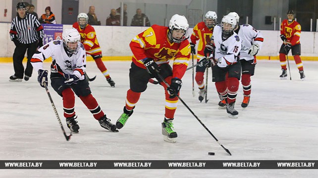 Финальный этап республиканских соревнований по хоккею "Золотая шайба" проходит в Пружанах