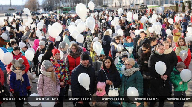 Воздушный шары запустили в небо над Витебском в память о погибших в Кемерово