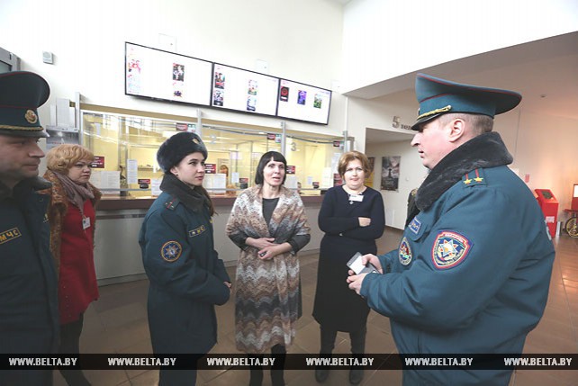 Минские спасатели провели учебную эвакуацию в кинотеатре "Беларусь"