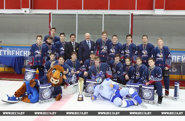 Александр Лукашенко принял участие в церемонии закрытия турнира по хоккею "Олимпийские надежды"