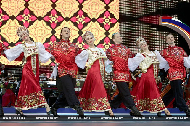 В Минске прошел праздничный концерт, посвященный Дню единения народов Беларуси и России