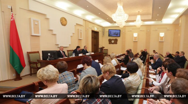 В парламенте Беларуси изучают возможность синхронного принятия законопроектов на двух госязыках