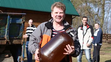 Лесхозы Гродненской области начали реализацию березового сока населению