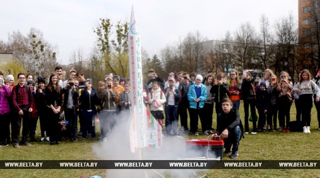 Гродненские школьники отметили День космонавтики пуском моделей ракет