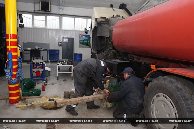 Под Киевом на базе шасси МАЗ делают коммунальную и дорожно-строительную технику