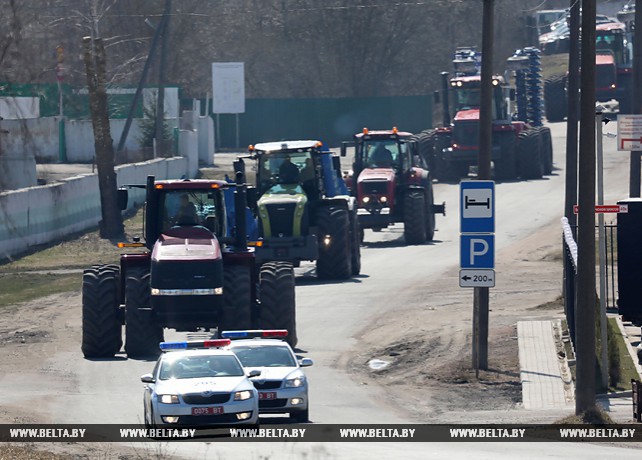 Энергонасыщенные тракторы отправились на поля Витебской области