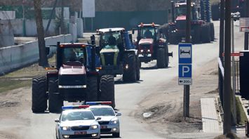 Энергонасыщенные тракторы отправились на поля Витебской области