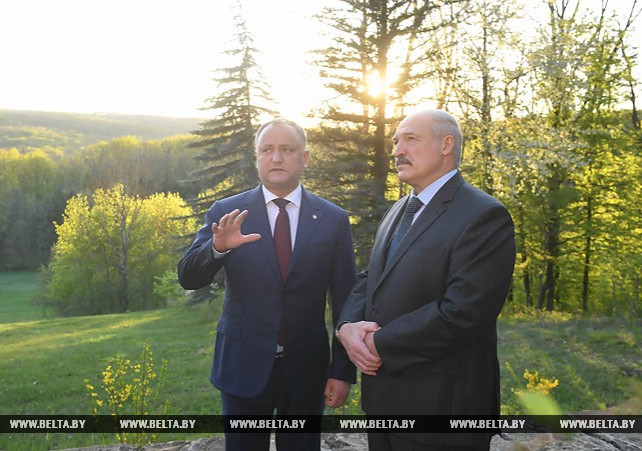 Президент Молдовы провел для Лукашенко экскурсию по резиденции "Кондрица"