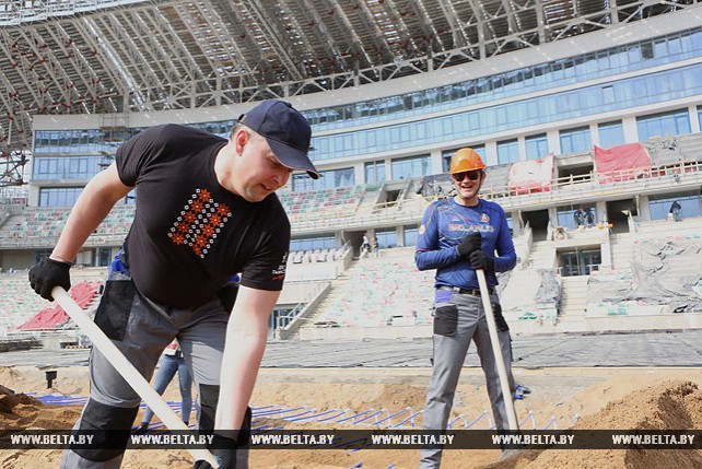 Максим Рыженков принял участие в работах по реконструкции стадиона "Динамо"
