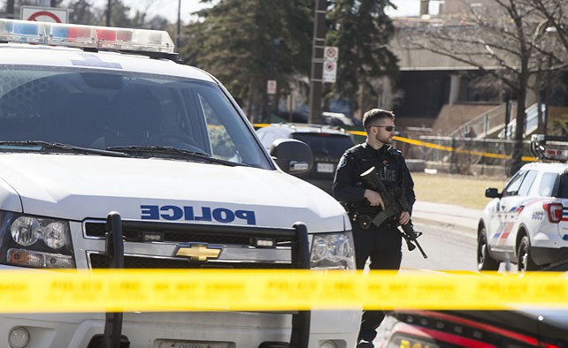 В Торонто при наезде микроавтобуса на пешеходов погибли 10 человек