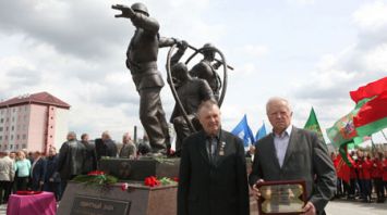 Памятный знак в честь энергетиков - ликвидаторов аварии на ЧАЭС открыли в Хойниках