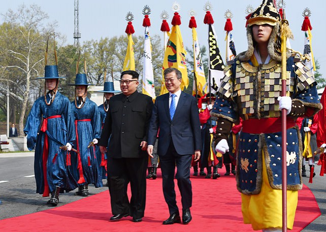 Лидеры Республики Корея и КНДР намерены подписать мирный договор